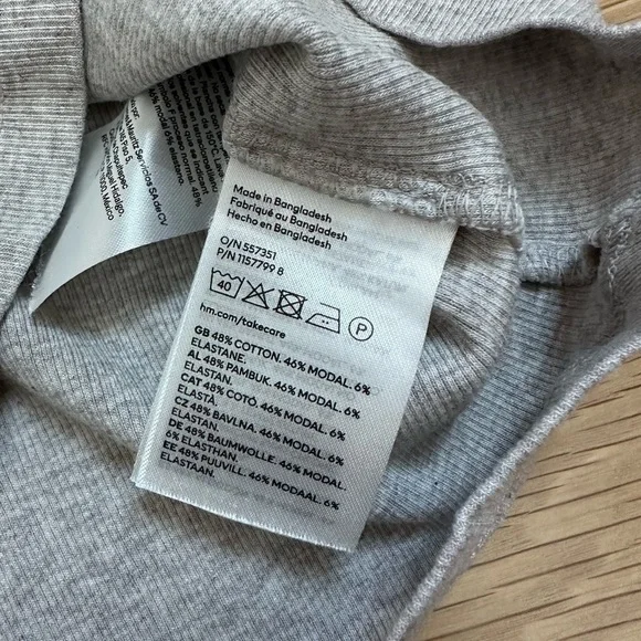 H&M Classic Gray Women's Top - Picture 5 of 5